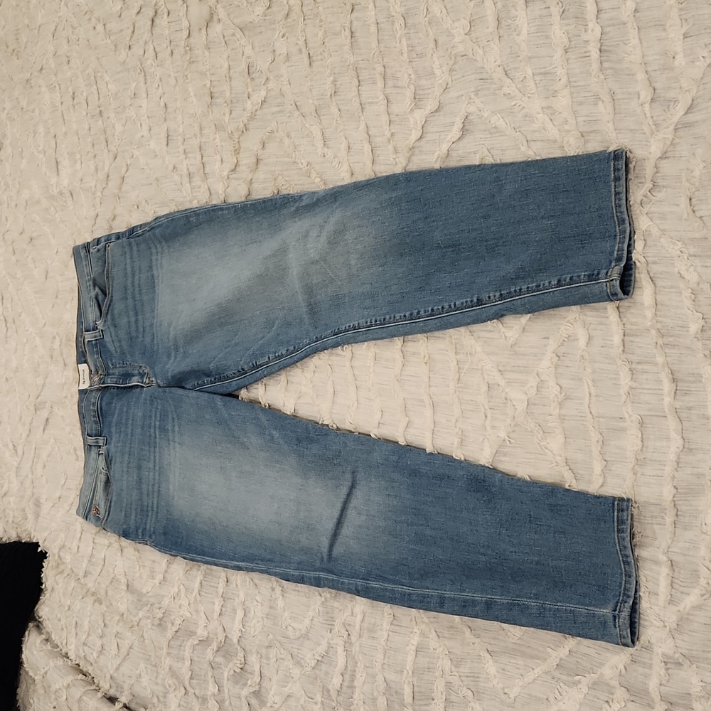 Light wash Hudson "Natalie" skinny jeans size 32, excellent condition!